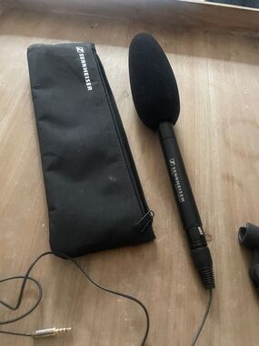Sennheiser MKE 600 Black Handheld Interview Microphone with Foam Windshield
